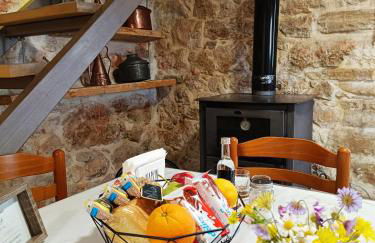 Agios Ioannis Stone Cottage with Private Heated Pool & Hydro-massage - Foto 8