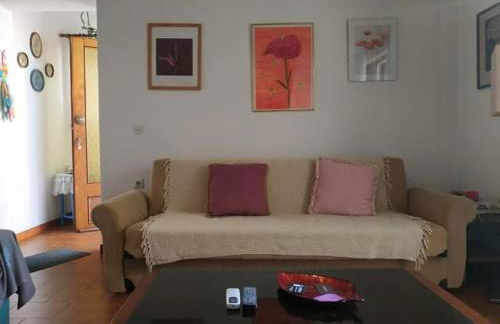 Violet Bedroom and Apartment - Photo 7