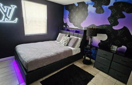 The Gawdy Den with Fast WIFI 2 minutes from Downtown Houston! - Photo 14