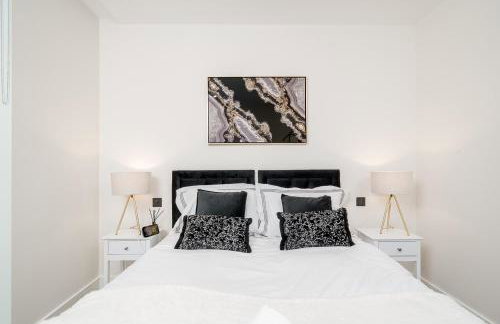 Modern- Battersea Power Station 2-Bed Apartment with Balcony - Foto 2