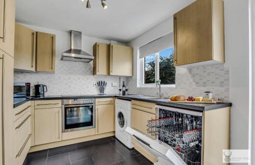 Spacious Whitwick Stay 3-Story House - Photo 8