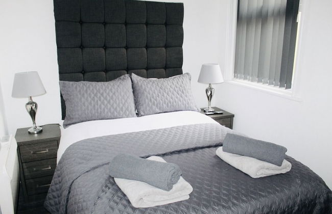 Albert Luxury Hottub and Jacuzzi Apartments - Photo 18