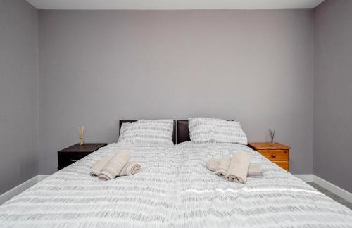 Remaj Serviced Accommodation, sleeps 7 & free parking - Foto 19