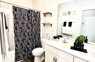 Special Deal! Raleigh Luxe Family Retreat, 15 Min to Downtown, Kids Gear, Fast WiFi for WFH, EV & Pet Friendly - Foto 62