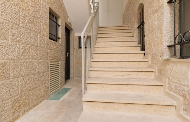 Best Location Jerusalem Stone Apartment - Photo 20