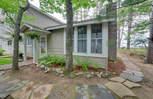 Lakefront Lookout! Private Sand Beach on Superior - Foto 35