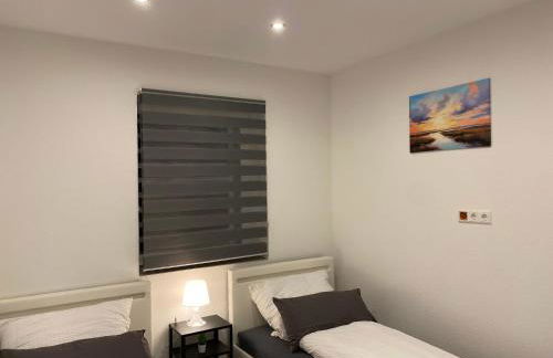 STN Apartment Suite - Ferienwohnung mit 2 Schlafzimmer & Parkplatz, Highspeed WLAN, Fußbodenheizung & Netflix Premium, Zentral zu Audi & Schwarz Gruppe - Foto 19