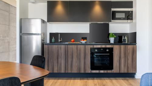 SOUTH-OF-FRANCE T2 neuf haut de gamme, climatisé, parking gratuit, 2eme ligne balcon 3 - Foto 5, stove, pet friendly, toaster, minibar