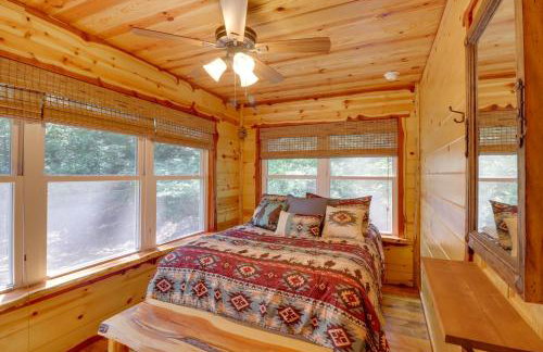 Romantic Mountain View Cabin Rental Near Downtown! - Foto 13