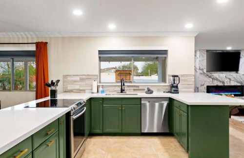 Sleeps 18 Private Pool & Hot Tub Playground - Photo 16