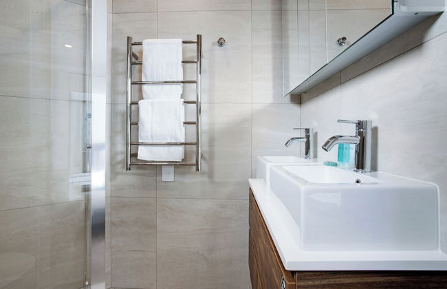 Urban Vogue Escape with Parking- Air-con - Photo 23