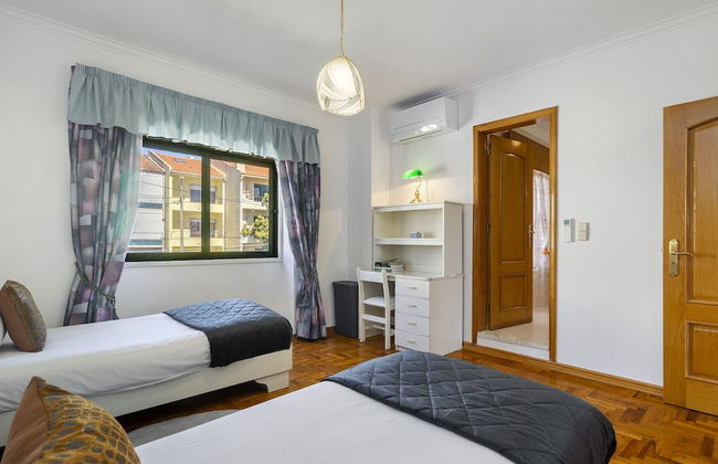 Perfect Family Hideout Residence W/Ac & 4Br + 5Ba - Photo 11