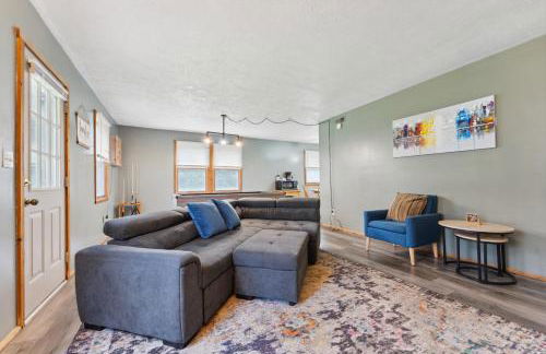 8BR 5BA Huge Dog Friendly Log Cabin near Wisconsin Dells and Lake sleeps 25plus - Foto 38