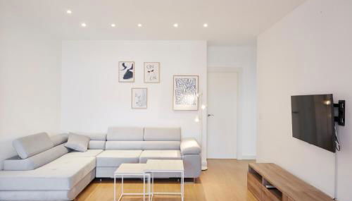 City Center Penthouse with Solarium 2 minutes from the Beach - Photo 4