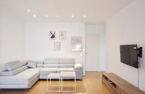 City Center Penthouse with Solarium 2 minutes from the Beach - Photo 4