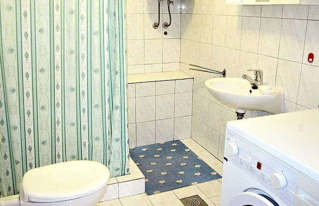 Apartment Serene Step From The Sea, Sleeps 5 - Photo 8