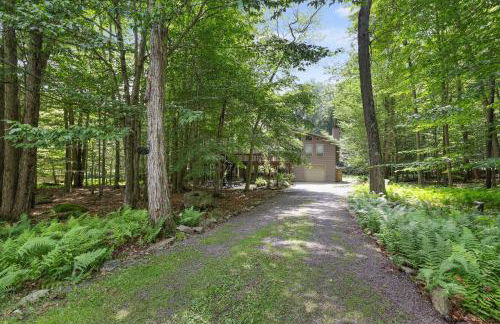 Serene Escape at Big Bass Lake & Pool Access - Foto 55