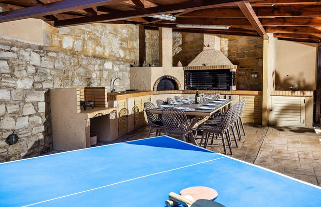 Palladio Luxury Villa With Amazing View - Photo 47