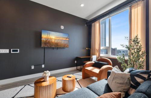 2BR 2BA, King bd, Gym, Free Parking, 8min to Train - Foto 49