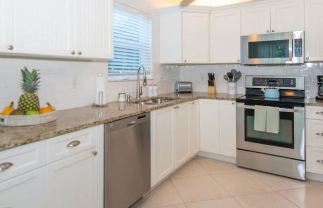 Sandy Shores 2BR Beach Getaway and Surf Spot - Photo 5