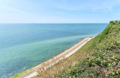 Meadow View - A Beautiful 3 Bed Apt With Stunning Countryside Views & Parking - Close To Ventnor, Shanklin & Sandown - 5 mins To Beach - Ideal For Friends, Families, & Business Stays - Dog Friendly - Foto 16