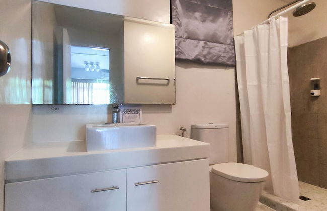 Dr Calayan's 2BR Condo at Pico De Loro - Foto 6