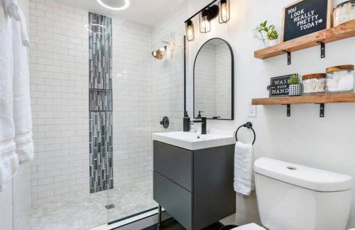 Picture Perfect Bungalow in the heart of DT Vancouver - Foto 28