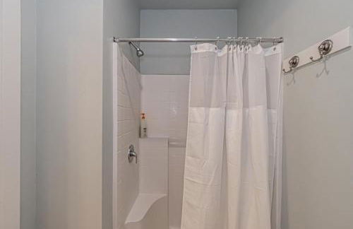 Bringham's Mill Apartments Perfect for Groups Full Kitchen Gym and Free Parking - Photo 134