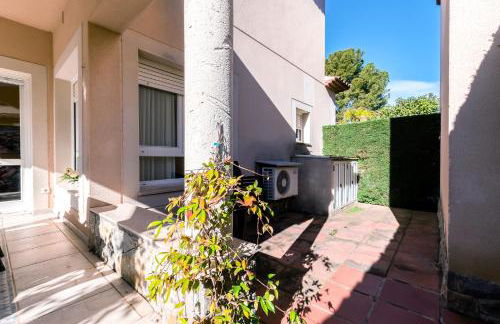 Villa Familiar c/Piscina + Wifi y Parking Gratis by Sunset Rentals (Bonmont) - Foto 34