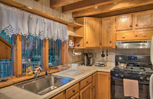 Remote Long Island Lakefront Cabin with Deck and Grill - Foto 11