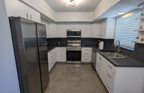 Paradise Awaits! Beach, King Bed, Private Yard & Workspace - Photo 8