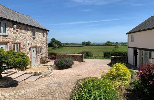 The Nook at Pentregaer Ucha, with tennis court & lake. - Foto 6