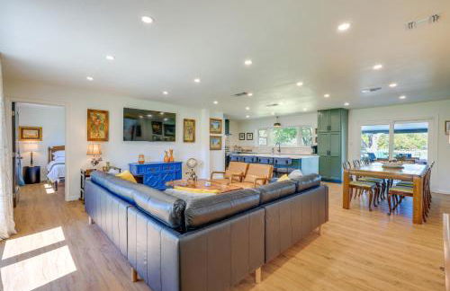 BBQ Ready and Fire Pit Chic Johnson City Home - Foto 3