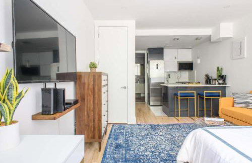 1597-3 Studio Upper East Side Apt W&D in unit - Photo 5