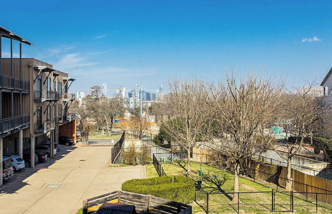 Convenient Condo Near Zilker & Barton Springs! - Photo 14