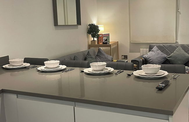 Modern Style in Nottingham City Center - Photo 3