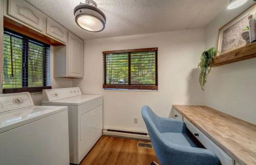 Secluded Retreat w Hot Tub, FirePit & Pool Access - Foto 26