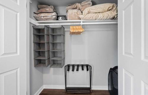 5 Min to Downtown - 7 to Duke - Washer and Dryer - Photo 24