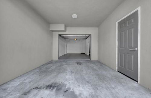 Modern 2BR2BA Pool Gym Near Airport #8 - Foto 38