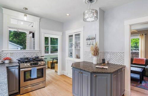 Modern Oakley Retreat - King Bed - Free Parking - Centrally Located - Foto 22