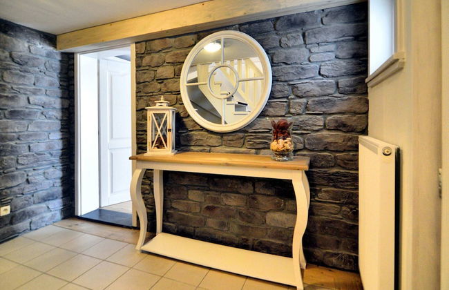 Luxurious Villa with Sauna, Hot Tub, Recreation Room, Large Enclosed Garden - Foto 2