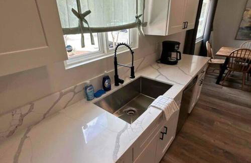 Home in the City: 4BR Fresno Retreat w POOL - Photo 3
