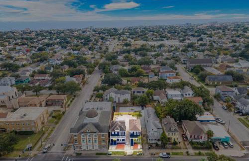Cozy Home Near Downtown with a Pool and Fire Pit - Foto 35