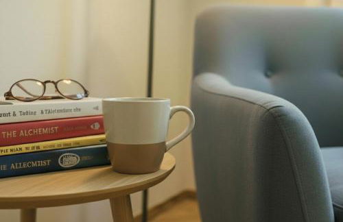 Stylish Persian Blue Room with Private Bath and WiFi - Photo 14