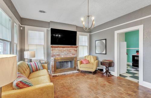 Retro Revival with Modern Comfort - A Mid-Century Gem in Gonzales LA - Foto 1