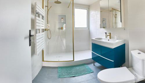 Éclat Doré Bondy Suites Free Parking - Foto 4, towels, Shower