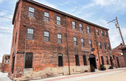 Pickle Factory Hotel - 1BR Beside New Distillery! - Foto 50