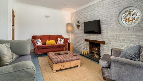 Pass the Keys Charming 3 bed house with parking and large garden - Foto 1, Other