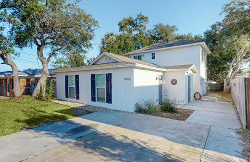 Gorgeous coastal dog-friendly home with plenty of space and close to everything - Foto 1