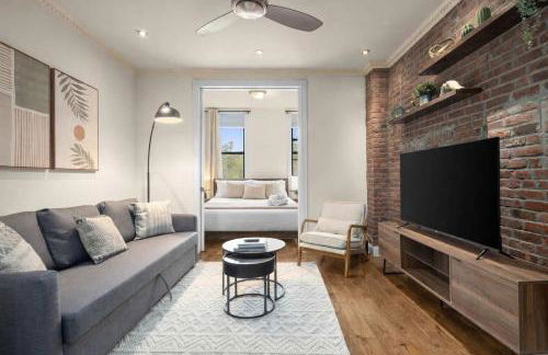 Stylish East Side Escape Steps from Fun - Foto 1